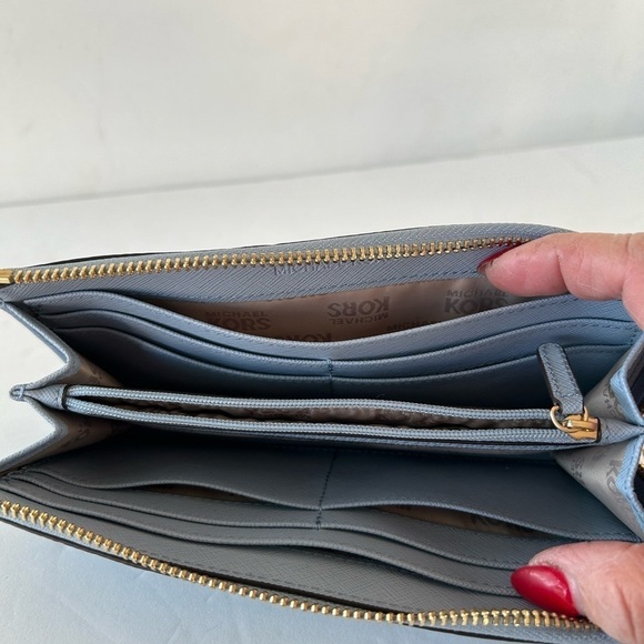 Michael Kors NWOT Pebble Leather Light Blue Zippered Wallet - Picture 5 of 6